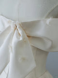 Elegant white simple one-shoulder satin bow applique floor-length wedding dress HZ1022