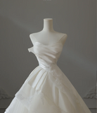 Simple and gentle tube top tulle A-line wedding dress with train HZ1022