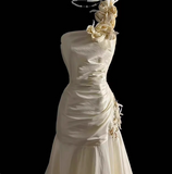 Retro One Shoulder Strapless 3D Flower Fishtail Wedding Dress with Small Train HZ1022