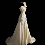 Retro One Shoulder Strapless 3D Flower Fishtail Wedding Dress with Small Train HZ1022