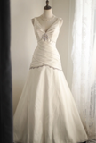Classic V-neck Retro Palace Satin Hand-beaded Wedding Dress HZ1022