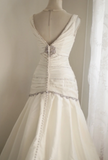 Classic V-neck Retro Palace Satin Hand-beaded Wedding Dress HZ1022