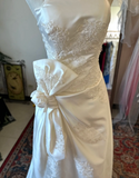 Simple and elegant tube top white satin embroidery waist knotted floor-length wedding dress HZ1022