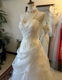 Elegant White Sweetheart Neck Tulle Wedding Dress with Train HZ1022