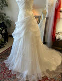 Elegant White Sweetheart Neck Tulle Wedding Dress with Train HZ1022