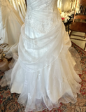 Elegant White Sweetheart Neck Tulle Wedding Dress with Train HZ1022