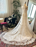 Elegant sweetheart neckline tulle lace trimmed wedding dress with bow back and small train HZ1022