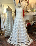 Chic and elegant strapless floor-length tulle wedding dress HZ1022