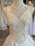 Chic White Strapless V-Neck Beaded Diamond Tulle Wedding Dress HZ1022
