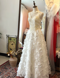 Chic White Strapless V-Neck Beaded Diamond Tulle Wedding Dress HZ1022