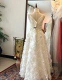 Chic White Strapless V-Neck Beaded Diamond Tulle Wedding Dress HZ1022